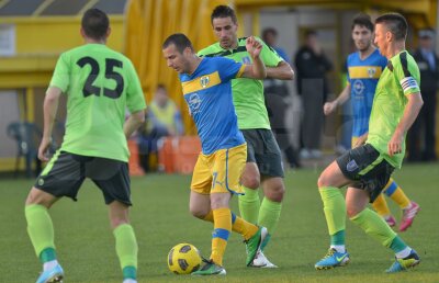 VIDEO Circ cu Ianis Zicu! » Vîrful adus în iarnă a evoluat lamentabil şi în ultimul meci al sezonului, 3-0 cu Corona