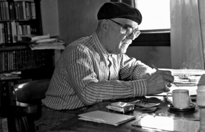 O poveste demnă de Netflix despre un curaj imposibil! Tudor Arghezi, certat de un tânăr enigmatic: „V-aţi vîndut de foame la comuniști!”. După 4 ani de vânătoare, Securitatea a descoperit curajosul