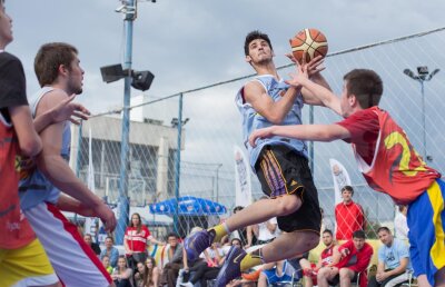 GALERIE FOTO Şi românii pot să sară » Show total la cel de-al doilea turneu Sport Arena Streetball din acest an