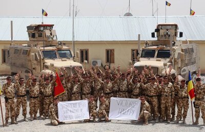 Susţinută şi de "Scorpionii negri" » Românii de acasă şi de peste hotare sînt alături de Simona Halep