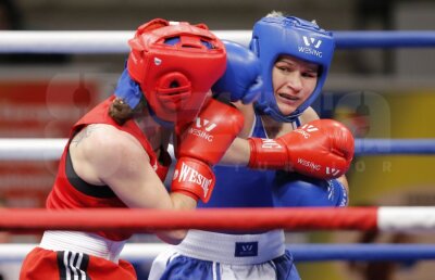 Aur european la box » Steluţa Duţă s-a impus în finala categoriei 48 de kilograme