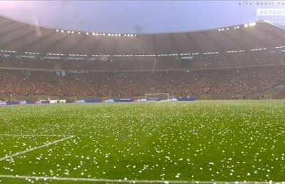 VIDEO Ultimul amical al Belgiei înainte de mondial a fost întrerupt » Grindina periclita sănătatea jucătorilor