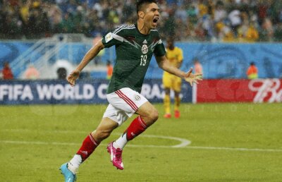 FOTO şi VIDEO A treia-i bună » Mexic a avut două goluri anulate greşit, dar a învins Camerun prin golul lui Peralta, scor 1-0