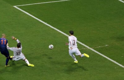 VIDEO+FOTO Olandezii zburători » Portocala Mecanică s-a răzbunat nemilos pe Spania, 5-1, pentru finala din 2010