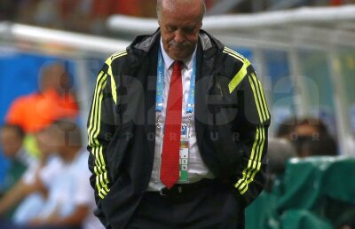 Spaniolii sînt la pămînt! Vicente del Bosque: "Mă simt rău, sînt distrus! E inexplicabil cum am primit 5 goluri" » Xavi Hernandez: "Repriza a doua, un dezastru!"