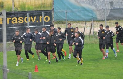 GALERIE FOTO FC Braşov s-a reunit azi » Schimbări importante în lotul lui Cornel Ţălnar