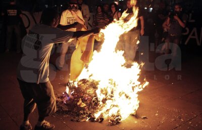 GALERIE FOTO Sindicatul asistenţilor sociali din Brazilia a ieşit în stradă! Gest şocant al acestora faţă de propria echipă naţională