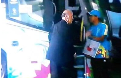 VIDEO I-au dat de l-au ameţit :D » Bătut de Chile, Vicente del Bosque a încurcat autocarele la finalul meciului