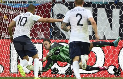 VIDEO Moment inedit în final la Elveţia - Franţa » Karim Benzema a înscris un gol de generic, dar arbitrul fluierase finalul :)