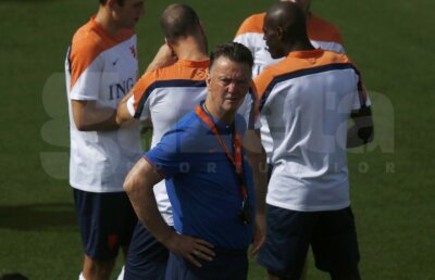 Louis van Gaal nemulţumit de arbitrajele de la CM: "E ridicol!"