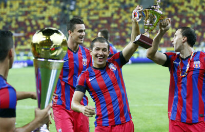 FOTO "Supercupa Campionilor" » Steaua şi Astra se bat vineri pentru un trofeu cu totul nou, inspirat din UCL