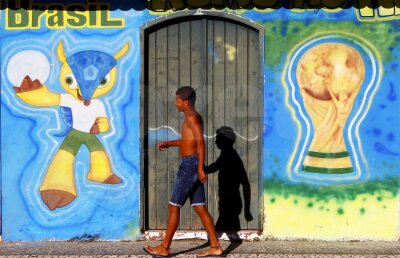 Trăim vremuri de imagine, nu de fotbal! TRU scrie un editorial crunt: "FIFA şi-a vîndut sufletul, dar vorbeşte de rasism"