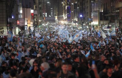 Încă o umilinţă pentru brazilieni » Argentinienii au schimbat versurile celui mai popular cîntec al lor la acest Mondial