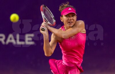 Seară roz cu sclipici » Simona Halep a stabilit o semifinală românească la Arenele BNR: se va duela cu Monica Niculescu pentru un loc în finală