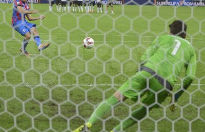 INEDIT Steaua stîngace » Toate penalty-urile Stelei au fost executate cu stîngul