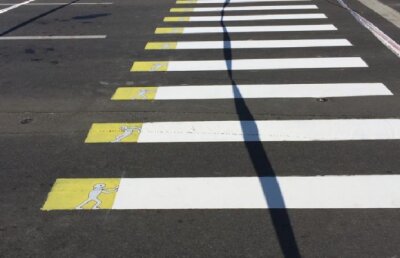 FOTO Ca la olteni, la nimeni: ”zebre” cu mesaje funny la Craiova! Urmează tramvaiele Craiova Maxima