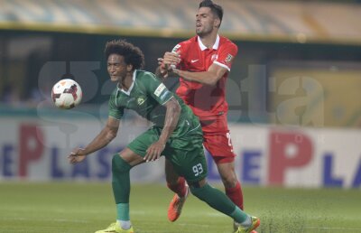 Un titular de la Chiajna s-a supărat şi vrea să plece după ce soţia şi copilul lui nu au fost lăsaţi să intre în ţară: "Mă las de fotbal pentru familie"