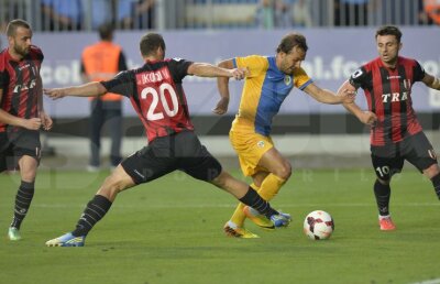 VIDEO Inteligenţa face diferenţa » Petrolul a cîştigat şi returul cu Flamurtari, 3-1, şi o va întîlni pe Viktoria Plzen în următorul tur
