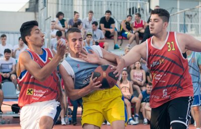 GALERIE FOTO Sport Arena Streetball sparge gheaţa » Finalele celui de-al 10-lea sezon de baschet 3x3 se joacă la mall!