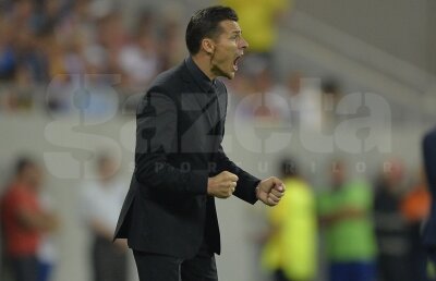Costel Gâlcă, reverenţă către fotbaliştii Stelei: "Felicitaţi jucătorii, nu pe mine"