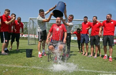 VIDEO şi FOTO Flavius Stoican a acceptat provocarea lui Constantin Anghelache! #IceBucketChallenge, episodul 2 la Dinamo