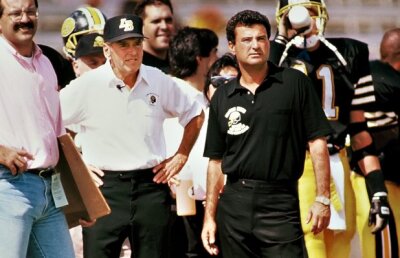 Cătălin Oprişan vă spune povestea tristă a lui George Allen, decedat după un “The Gatorade Shower”, strămoşul "Ice Bucket Challenge"