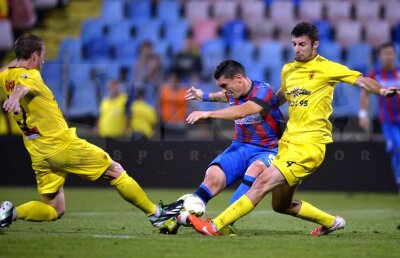 VIDEO+FOTO Ce Pietricică mare! » Primul eşec pentru Steaua cu Costel Gâlcă pe bancă, 0-1 cu Ceahlăul