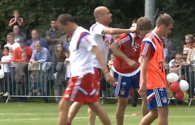 Pericol Pep! Electroşocuri! » Guardiola s-a înfipt în ceafa lui Thomas Muller