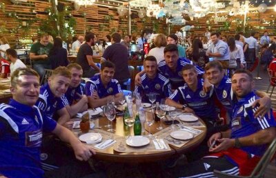 GALERIE FOTO "Instantaneu de familie" :) » Atmosferă destinsă la echipa naţională