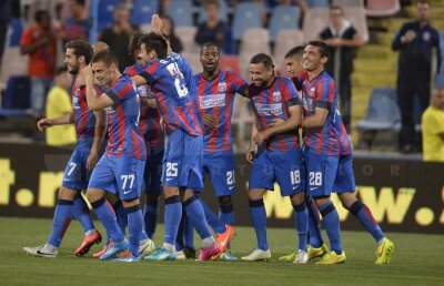 VIDEO Cei mai tehnici jucători din Liga 1 s-au luat la întrecere » Goluri incredibile direct din corner marcate de Constantin Budescu şi Lucian Sînmărtean!