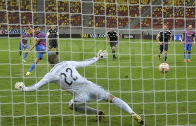 VIDEO Cînd Dumnezeu, Fortuna şi Keşeru joacă la Steaua! » Pe o Arenă pustie, trupa lui Costel Gâlcă a făcut show în repriza a doua: 6-0