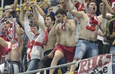 Spirite încinse la Dinamo » Tensiuni între fani şi conducători: ”Arătăm ca o echipă de mijlocul clasamentului!” :X