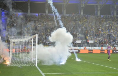 FOTO Belgrad? Nu, Ploieşti! » Atmosferă incendiară în tribune la Petrolul - Steaua