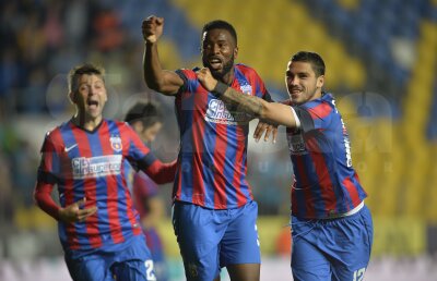 FOTO şi VIDEO Steaua învinge Petrolul cu 3-2, după un meci cu de toate! Roş-albaştrii rămîn lideri în Liga 1