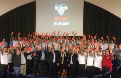CCA a lansat campania "Roşu pentru Rasism" » Prima reacţie a arbitrului de la Concordia - Rapid