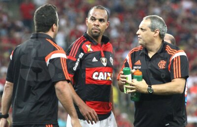 VIDEO Gaură în cap! » Accidentare-horror: un brazilian şi-a fracturat craniul pe teren