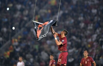 "Drona se întoarce", un editorial de Oana Duşmănescu