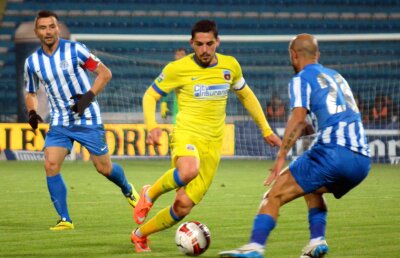 FOTO În "sferturi" cu Măcriş şi cu Vîlceanu » Cu rezerve şi juniori în echipă, Steaua se califică la Iaşi cu un gol în minutul 89