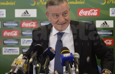 Atac la omul lui Răzvan Burleanu » Mircea Sandu desfiinţează un membru al echipei FRF: ”N-a terminat liceul şi e în Comisia Tehnică?”