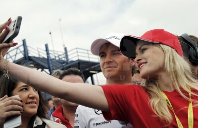 Rosberg do Brasil » Cursă cu noroc: Nico Rosberg a recuperat din diferenţa de puncte care îl separă de Lewis Hamilton