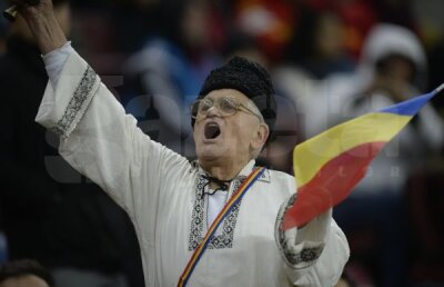 GALERIE FOTO Puţini dar gălăgioşi! Românii nu s-au mai îngrămădit la stadion pentru mecul cu Irlanda de Nord! Cîţi suporteri au venit la meci