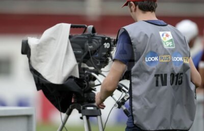 După un tur în care s-a văzut tot mai puţin la televizor, Liga 1 suportă consecinţele: "Campionatul se poate opri din retur"