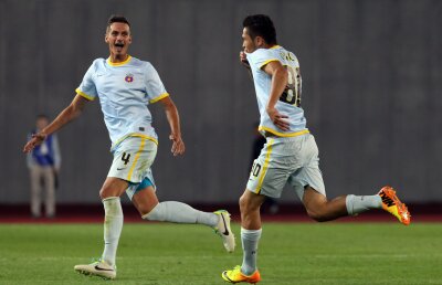 FOTO Lukasz Szukala s-a bucurat alături de fani după trofeul pentru cel mai bun străin din Liga 1 » Prezentări de gală pe facebook şi pentru ceilalţi laureaţi :D