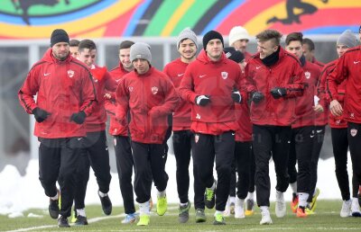 GALERIE FOTO Dinamoviştii au revenit din vacanţă » Ce jucători au lipsit de la primul antrenament al lui Mihai Teja