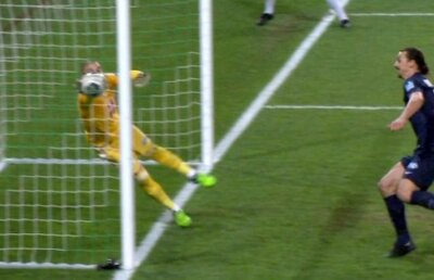 VIDEO Întrerupt de golul lui Zlatan Ibrahimovici » Suedezul a provocat haos cu o reuşită pentru PSG