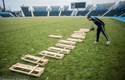 Scene incredibile trăite de Cristi Pulhac în Polonia! Fanii i-au pus numele pe un sicriu: "N-am mai pomenit aşa ceva!"