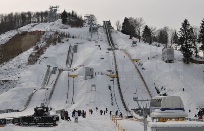 FOTO De la trambulina din cetină la Cupa Mondială » Începe cea de-a treia etapă de CM la sărituri cu schiurile organizată în România