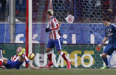 VIDEO Seiful fără cifru » Premieră în 64 de ani: Atletico Madrid cîştigă de trei ori la rînd pe teren propiu cu Real Madrid: 4-0!
