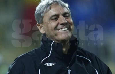 Sorin Cârţu şi Emil Săndoi, dialog amuzant la revenirea în ţară » Cei doi au făcut spectacol pe aeroport: "Să te văd în prima etapă"