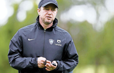 OFICIAL » Laurenţiu Reghecampf a fost dat afară de la Al Hilal! Înlocuitorul e un român